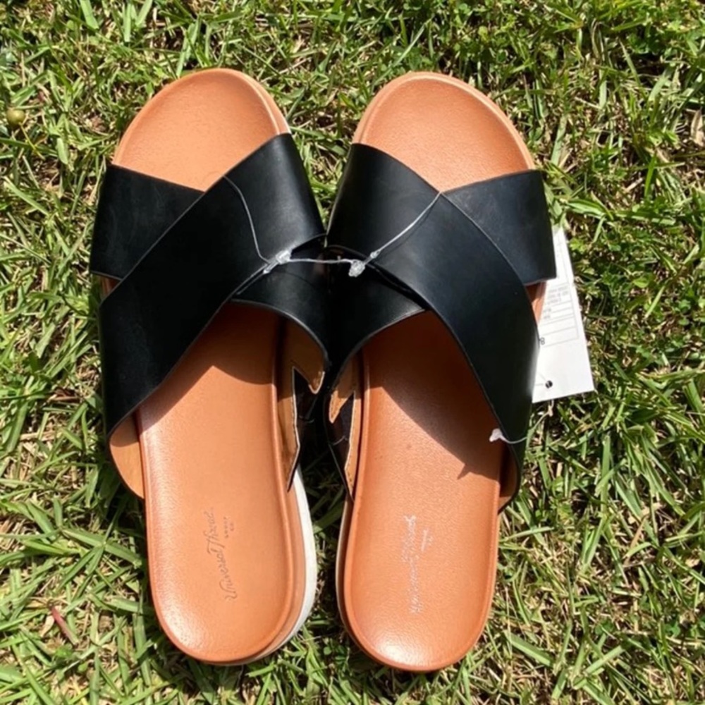 Women’s Universal Thread Sandals - Picture 8 of 9